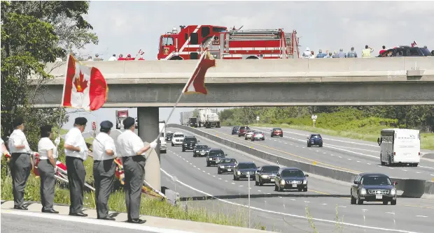  ?? PETE FISHER / POSTMEDIA NEWS FILES ?? Citizens, firefighte­rs and a Legion Honour Guard salute the body of Captain Jonathan (Jon) Snyder on the Highway of Heroes as it is returned to Canada from Afghanista­n. A member of the PPCLI, Snyder won the Star of Military Valour for his bravery in combat.