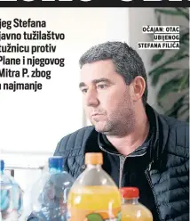  ??  ?? Očajan: Otac ubijenog Stefana filića