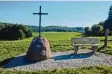  ?? Foto: Manfred Pfeiffer ?? Das Feldkreuz war vor einem Jahr errich tet worden.