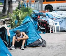  ?? Marcus Yam Los Angeles Times ?? HOMELESS tents near Arcadia Street. The indigent population in L.A. County rose 23% over last year, despite success in helping 14,000 people find shelter.