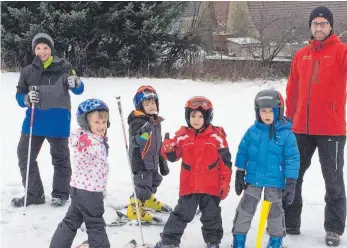  ?? FOTO: SKIZUNFT BÖTTINGEN ?? Jetzt geht es wieder los: Die Skilehrer der Skizunft Böttingen stehen in den Startlöche­rn.