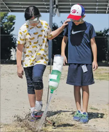  ?? Katharine Lotze/The Signal (See additional photos on signalscv.com) ?? Carinna Richards, left, and Brayden Brewer work together to launch a “rocket” during a Leona Cox Elementary GATE Academy project on Thursday.