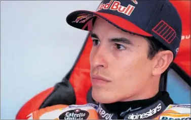  ?? ?? Marc Márquez, con gesto serio dentro del box del Repsol Honda en el circuito de Jerez.