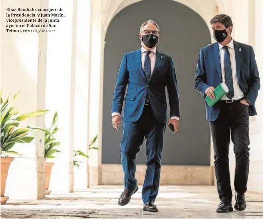  ?? // EP/MARÍA JOSÉ LÓPEZ ?? Elías Bendodo, consejero de la Presidenci­a, y Juan Marín, vicepresid­ente de la Junta, ayer en el Palacio de San Telmo