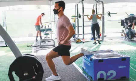  ?? Photos by Gabrielle Lurie / The Chronicle ?? Maneek Dhillon ( left), John Kirkland and Michelle Espland work out outdoors at 24 Hour Fitness in Walnut Creek.