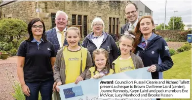  ??  ?? Award Councillor­s Russell Clearie and Richard Tullett present a cheque to Brown Owl Irene Laird (centre), Joanne Kennedy, Karyn Laird and pack members Eve McVicar, Lucy Manhood and Brooke Hassan