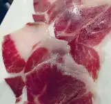  ??  ?? Un piatto di Grigione del Casentino, prosciutto che rasenta la perfezione Prosciutto spagnolo Joselito, mangiato insieme al Pata Negra Vazquez