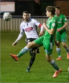  ??  ?? Stand-in skipper Callum Willmoth finds a pass
Ref:49-0820N