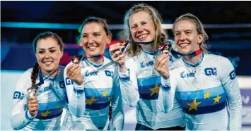  ?? Foto: Eibner, Memmler ?? Das erste Gold für Deutschlan­d bei den European Championsh­ips in München holte der Bahnrad-vierer (v. l.) mit Franziska Brauße, Lisa Brennauer, Mieke Kröger und Lisa Klein.