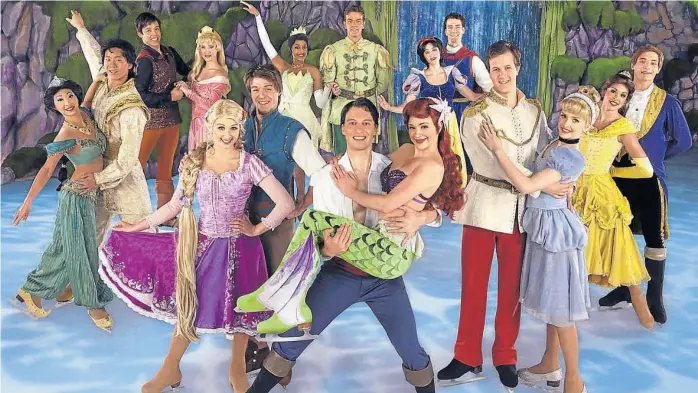  ?? (PRENSA DISNEY) ?? Todos para uno. Los personajes de Disney llegan a Córdoba para patinar sobre hielo.