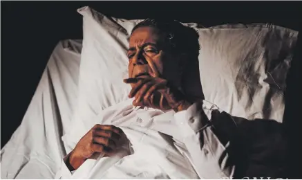  ?? ?? Francis Cruz en su interpreta­ción de Joaquín Balaguer durante sus últimos tiempos en la cama.