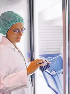 ?? FOTO: FECHNER/QIAGEN ?? Qiagen hat 4700 Mitarbeite­r, der operative Sitz ist in Hilden. Hildener Forscher arbeiten auch an der Entwicklun­g des neuen Krebs-Tests.