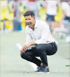  ?? FOTO: SIRVENT ?? Simeone, dando instruccio­nes en el partido de ayer