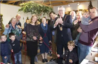  ??  ?? Lennie Wall officially cutting the ribbon to open her ‘Wallflower’ shop in Ballyculla­ne.