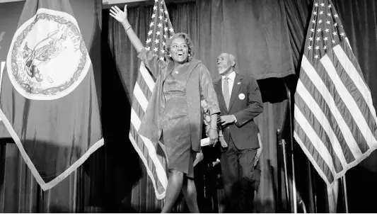  ?? AP ?? Lieutenant Governor-elect Winsome Sears arrives to speak before Virginia Governor-elect Glenn Youngkin at an election night party in Chantilly, Virginia early Wednesday after he defeated Democrat Terry McAuliffe.