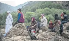  ?? FOTO: PICTURE ALLIANCE ?? Nach dem Überfall von IS-Terroriste­n im August 2014 suchten Jesiden Zuflucht im Sindschar-Gebirge im Norden Iraks.