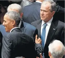  ?? SHAWN THEW/EFE ?? União. Obama (E) e Bush (D) defenderam legado de McCain