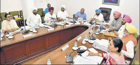  ?? HT PHOTO ?? Punjab chief minister Captain Amarinder Singh presiding over the cabinet meeting in Chandigarh on Friday.