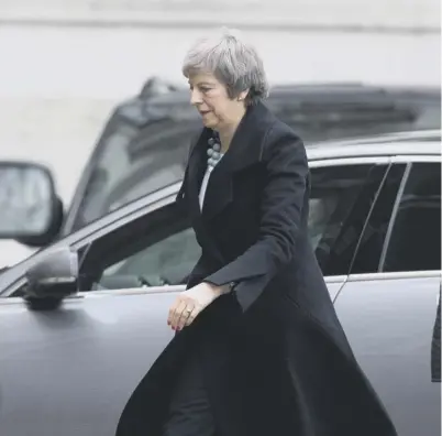  ??  ?? 0 On a tumultuous day in Westminste­r, Theresa May arrives in Downing Street