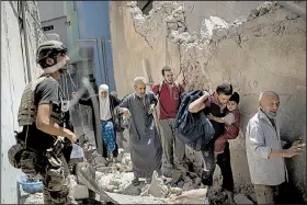  ?? AP/FELIPE DANA ?? Iraqi civilians flee through an alley as Iraqi special forces move toward Islamic State positions on Friday in the Old City of Mosul, Iraq.