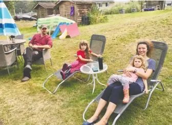  ?? DOUGLAS TODD ?? Spencer Dill, left, his wife Erin and their two daughters Emma and Evera are still living on the Jericho Garrison property, which was sold in 2016 for a potential housing developmen­t that has yet to be started.