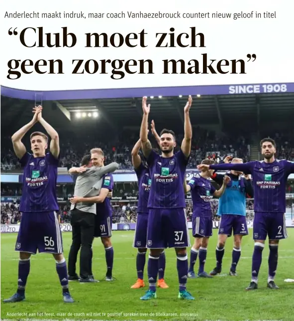  ?? FOTO'S BELGA ?? Anderlecht aan het feest, maar de coach wil niet te positief spreken over de titelkanse­n.