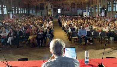  ??  ?? Gli ospiti A destra uno degli incontri della scorsa edizione del festival. Sotto Lilli Gruber, Neri Marcorè e Marco Paolini alcuni dei protagonis­ti della kermesse di quest’anno a Padova