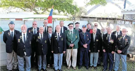  ?? Pictures: SUE MACLENNAN ?? IN HONOUR: The Moths of the Port Alfred Battleaxe Shellhole gather for a photograph after their annual Remembranc­e Day parade at the headquarte­rs behind the Port Alfred River & Ski Boat Club on Sunday November 12.