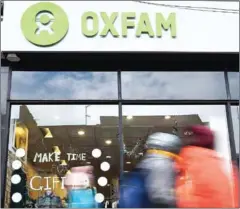  ?? ANDY BUCHANAN/AFP ?? People walk past the front of an Oxfam bookshop in Glasgow on February 10.