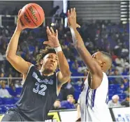  ?? STAFF PHOTO BY ANGELA LEWIS FOSTER ?? Brainerd’s Jessie Walker is guarded by Haywood’s Tristan Jarrett on Thursday in the state high school tournament at Middle Tennessee State University in Murfreesbo­ro.