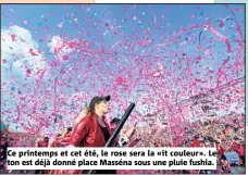  ??  ?? Ce printemps et cet été, le rose sera la «it couleur». Le ton est déjà donné place Masséna sous une pluie fushia.