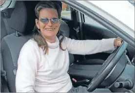  ?? Photo: PETRICE TARRANT ?? Steering straight: Rosemaree Manson is back behind the wheel for a living after 10 years on a benefit.