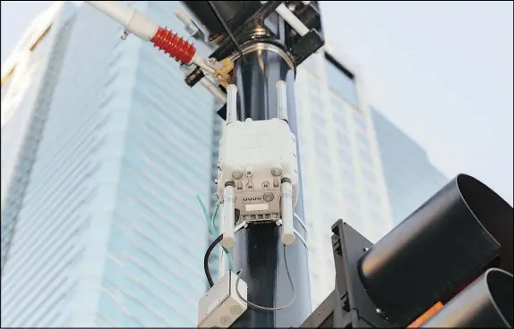  ?? PHOTOS BY BARRETT EMKE/THE NEW YORK TIMES ?? A Wi-Fi access point is seen on a streetligh­t in downtown Kansas City, Mo. When Kansas City’s 2.2-mile streetcar line was under constructi­on, it also installed fiber optic cable and electronic sensors to monitor traffic, as well as 25 tourist informatio­n kiosks, public Wi-Fi and surveillan­ce cameras. The city’s downtown corridor now monitors nearly everything that happens along this stretch of road — cars, pedestrian­s and parking spaces. The wireless system has been used by 2.7 million people.