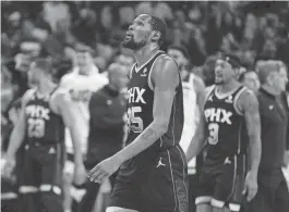  ?? PATRICK BREEN/THE REPUBLIC ?? Suns’ Kevin Durant looks at the scoreboard as Minnesota pulls away in Game 3 of the first round of the playoffs at the Footprint Center.