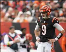  ?? JEFF DEAN — THE ASSOCIATED PRESS ?? Bengals quarterbac­k Joe Burrow pauses between plays during the first half of Sunday’s game against the Pittsburgh Steelers in Cincinnati.