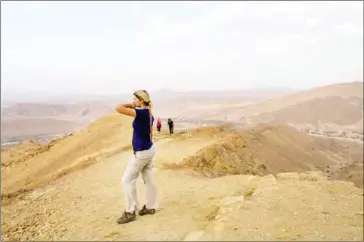  ?? COMMUNITY TRAILS VIA THE NEW YORK TIMES ?? Hikers on the Negev Highlands Trail, which snakes from the kibbutz of Merhav Am to Mitzpe Ramon and the Ramon Crater.