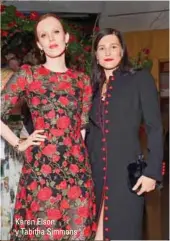  ??  ?? Karen Elson y Tabitha Simmons