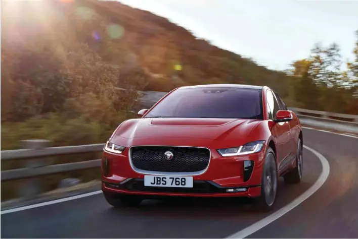  ??  ?? 100 danske ejere af Jaguar I-Pace får elektronis­ke opdatering til deres elbil, der betyder, at den kører 20 km laengere på en opladning. Foto: Jaguar