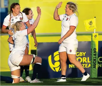  ?? PA ?? Sensationa­l: Rosie Galligan (kneeling) is congratula­ted after her third try