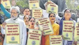  ?? SONU MEHTA/HT PHOTO ?? Trinamool MPS at a protest against the NDA government in New Delhi on Tuesday.