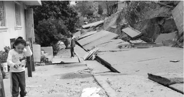  ?? García Ángeles ?? Siguen hablando con familias para que abandonen sus casas y así derrumbarl­as.