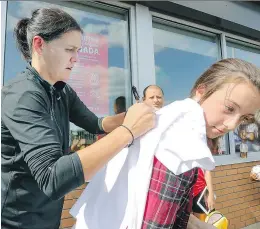  ?? JOHN MAHONEY ?? Canadian women’s soccer star Christine Sinclair autographs a T-shirt for Brianna Odell during an initiative by A&W to raise money for multiple sclerosis research in Dollard-des-Ormeaux last Thursday.