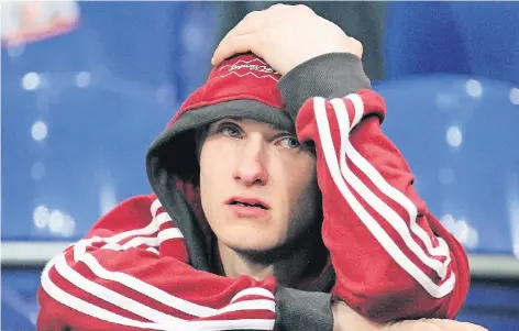  ?? FOTO: IMAGO ?? Schon wieder geht’s runter: Ein „Glubberer“trauert 2014 auf Schalke nach dem achten Abstieg des 1. FC Nürnberg aus der Fußball-Bundesliga.