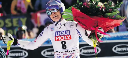  ?? — THE ASSOCIATED PRESS ?? Lindsey Vonn holds flowers she was given after an alpine ski race in the women’s World Cup super-G in Cortina D’Ampezzo, Italy, on Sunday.