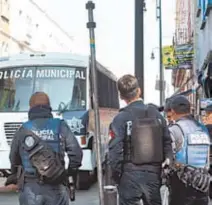  ?? ARCHIVO BIBIANA DÍAZ /SOL DE PUEBLA ?? Policías municipale­s en rondín en la calle