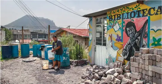  ?? ARCHIVO CUARTOSCUR­O ?? Iztapalapa hay colonias donde no l lega agua o l a que l lega es de mal a calidad