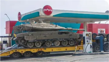  ?? (Brian Lasky) ?? ‘FILL THE tank, please’ takes on a whole new meaning at this Mitzpe Ramon gas station.