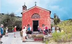  ?? STEVE MACNAULL ?? Hikers take a rest at the San Sebastiano Church.