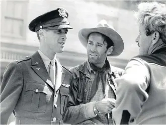  ?? SIMON & SCHUSTER ?? James Stewart, left, visits Henry Fonda, centre, on the set of The Ox-Bow Incident in 1942.