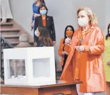  ??  ?? EL LLAMADO DE MOREL JUNTO A LAS MINISTRAS
La primera dama, Cecilia Morel, encabezó ayer en La Moneda una actividad en la que pidió -especialme­nte a las mujerespar­ticipar en el plebiscito del domingo.